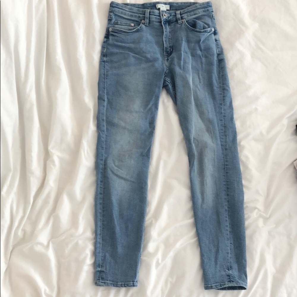 Women’s H&M Straight Leg Light Wash Jeans (6)